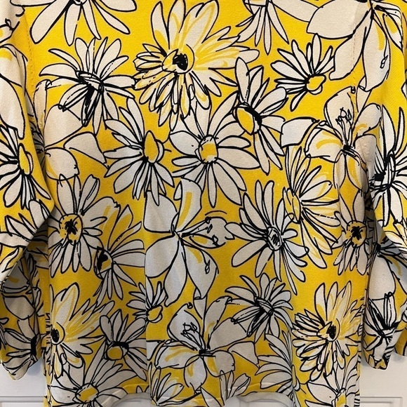 CABLE and gauge 3/4 sleeve floral button down cardigan S L - Picture 2 of 6